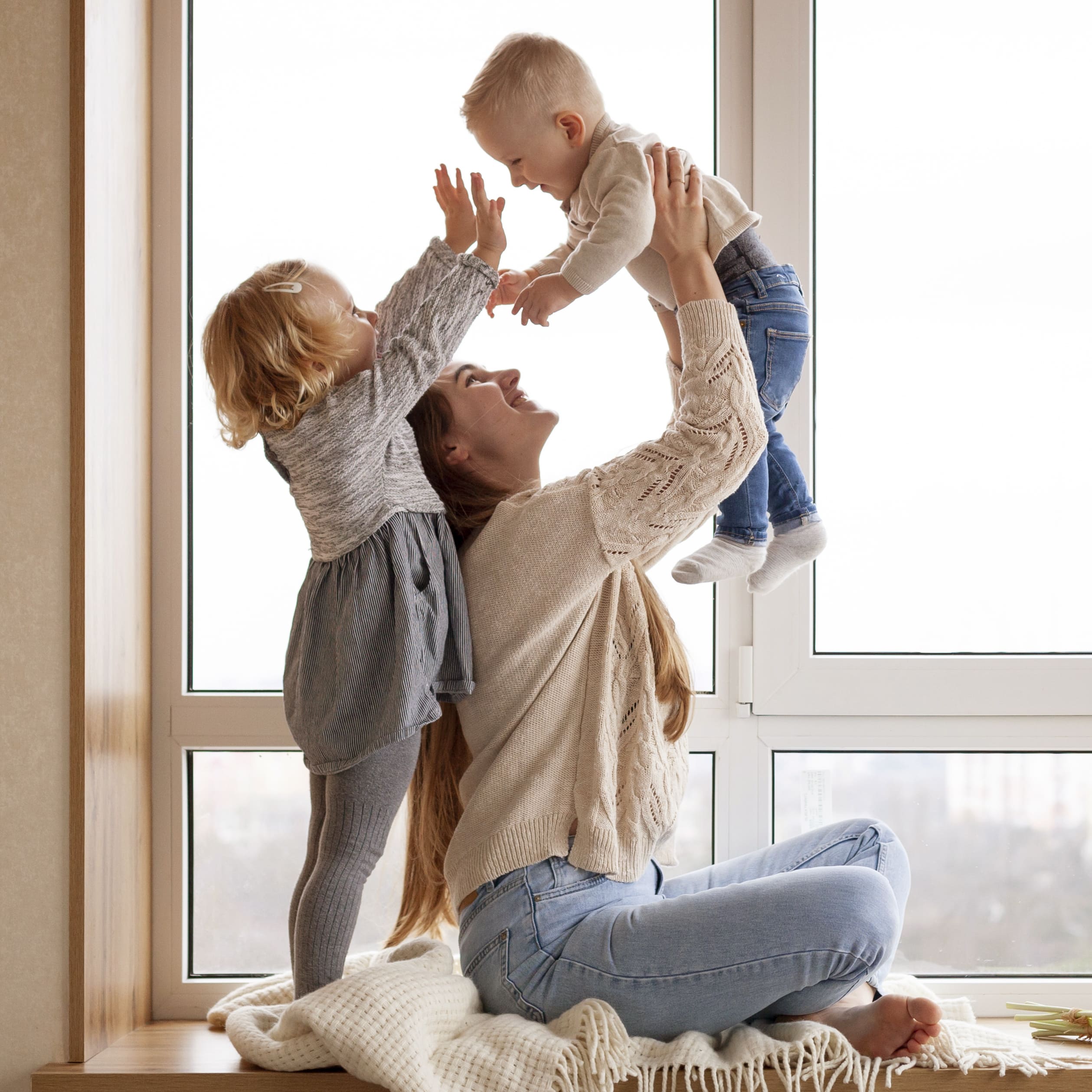 Madre profesional con sus hijos